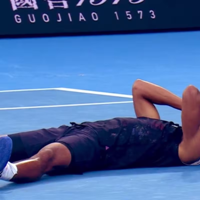 Mmoh enseña a Zverev la cruda realidad y lo expulsa de Melbourne