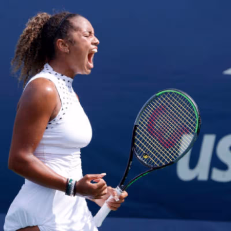 Montgomery alza el trofeo en casa en el US Open Junior femenino