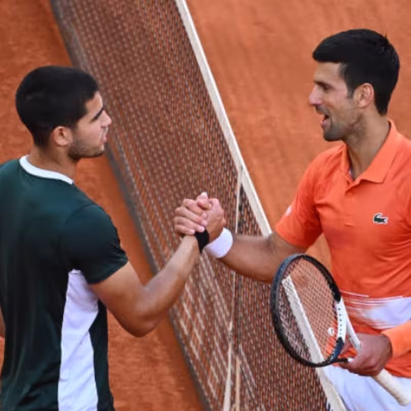 Sorprenden a Djokovic jugando al tenis con niños en mitad de la noche de Belgrado