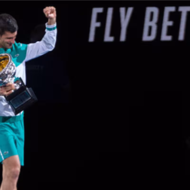 Novak Djokovic, con el título del Open de Australia. Fuente: Getty