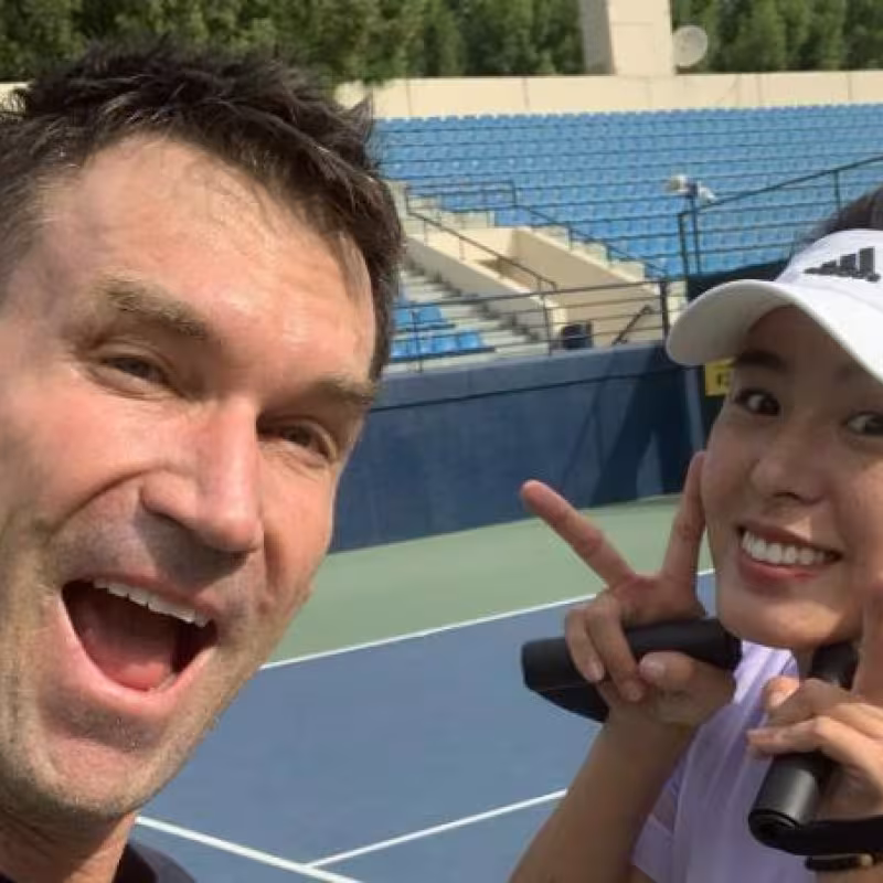 Pat Cash colaborará con Qiang Wang