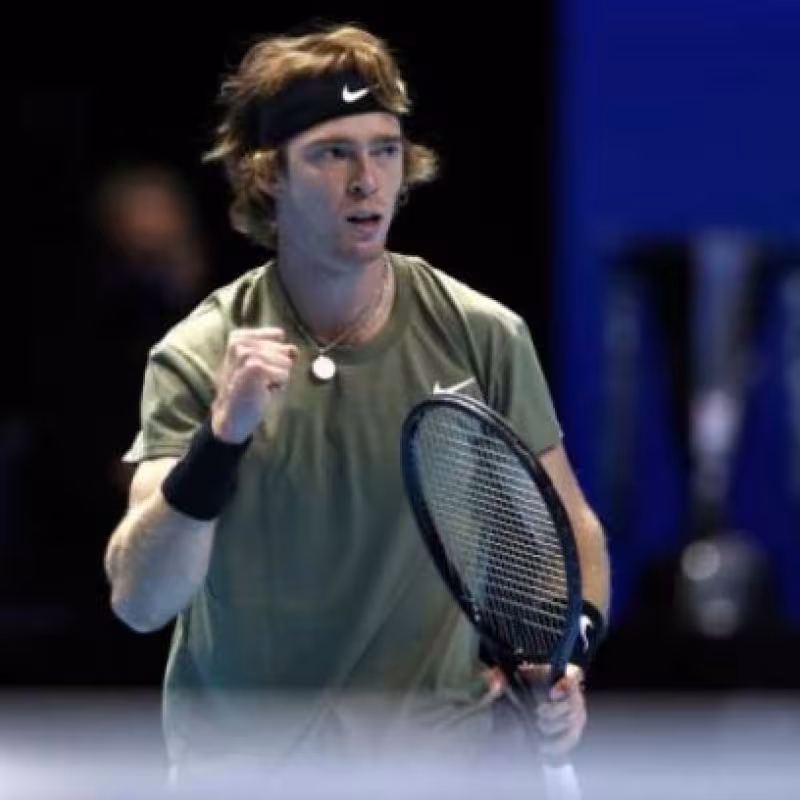 Rublev y De Miñaur solventan sus debuts con victoria