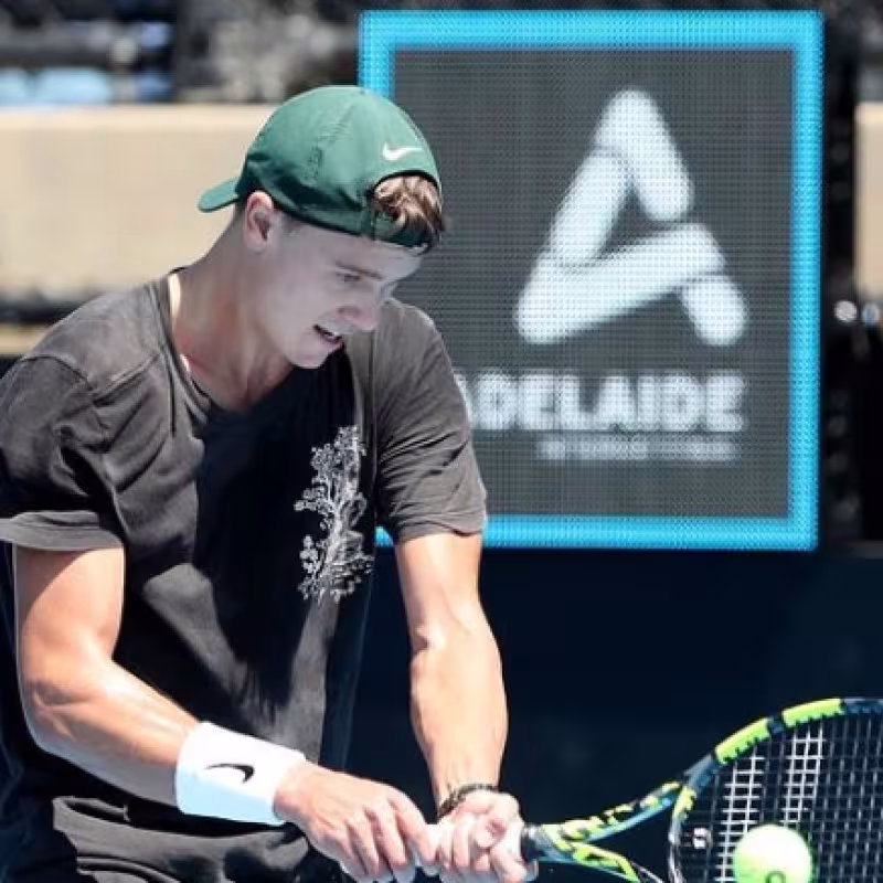Nishioka amarga el debut de Rune con una gran remontada