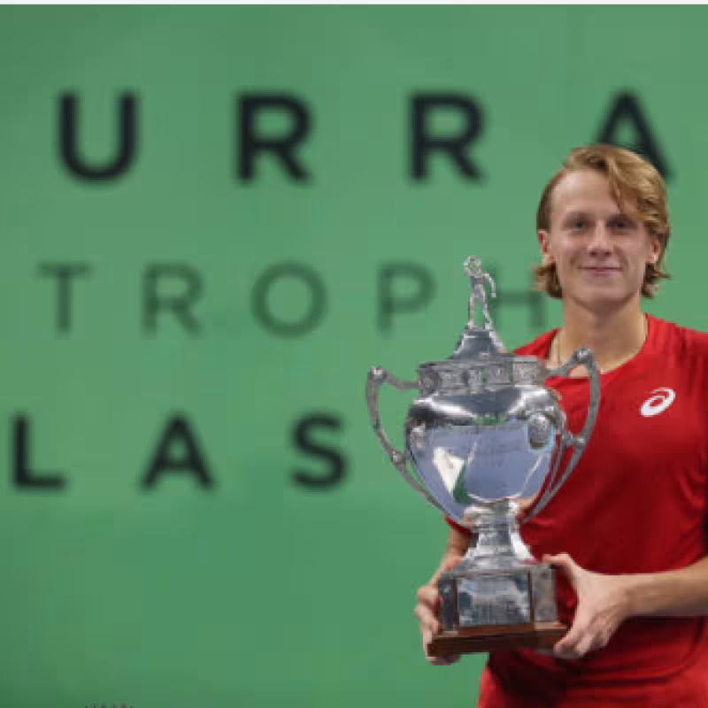 Emil Ruusuvuori, con el título de campeón en el Challenger de Glasgow. Fuente: Getty