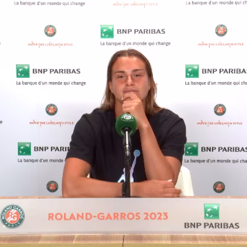 Máxima tensión entre una periodista y Sabalenka: "Di que estás en contra de la guerra"