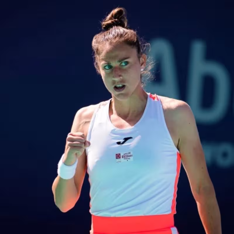 Sara Sorribes remonta para meterse en segunda ronda