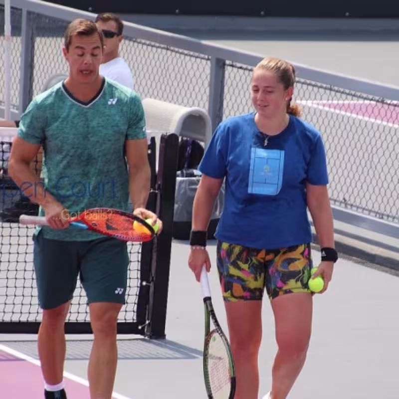 Sascha Bajin y Jelena Ostapenko entrenan juntos en Guadalajara