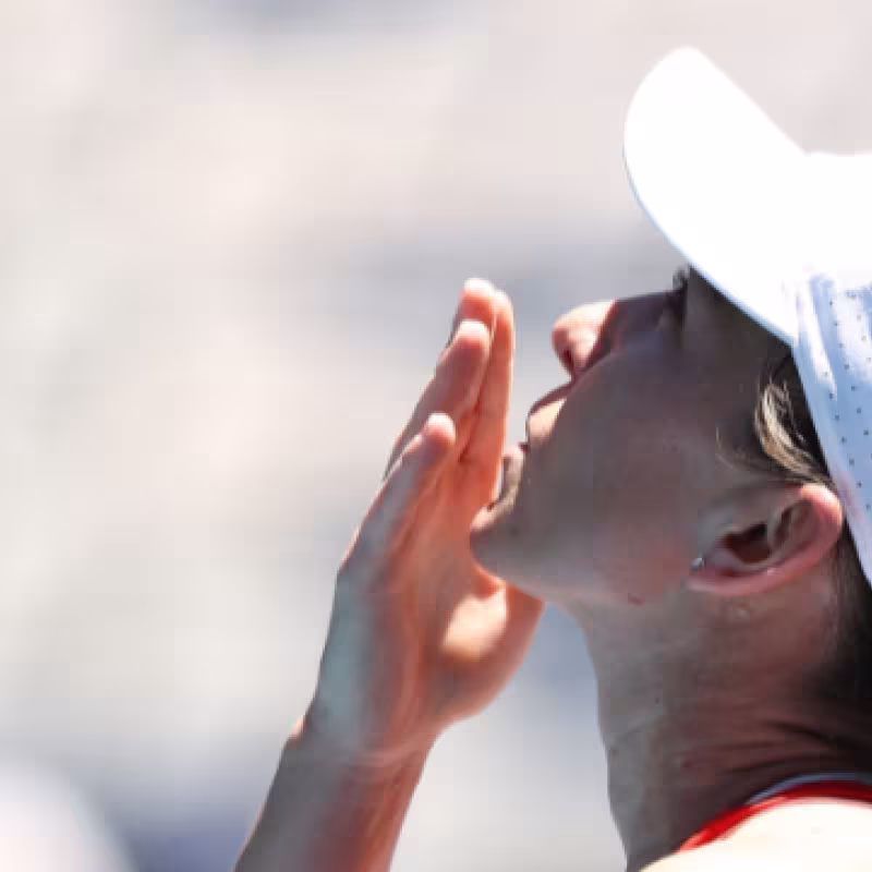 Simona Halep avanza con firmeza en Australia