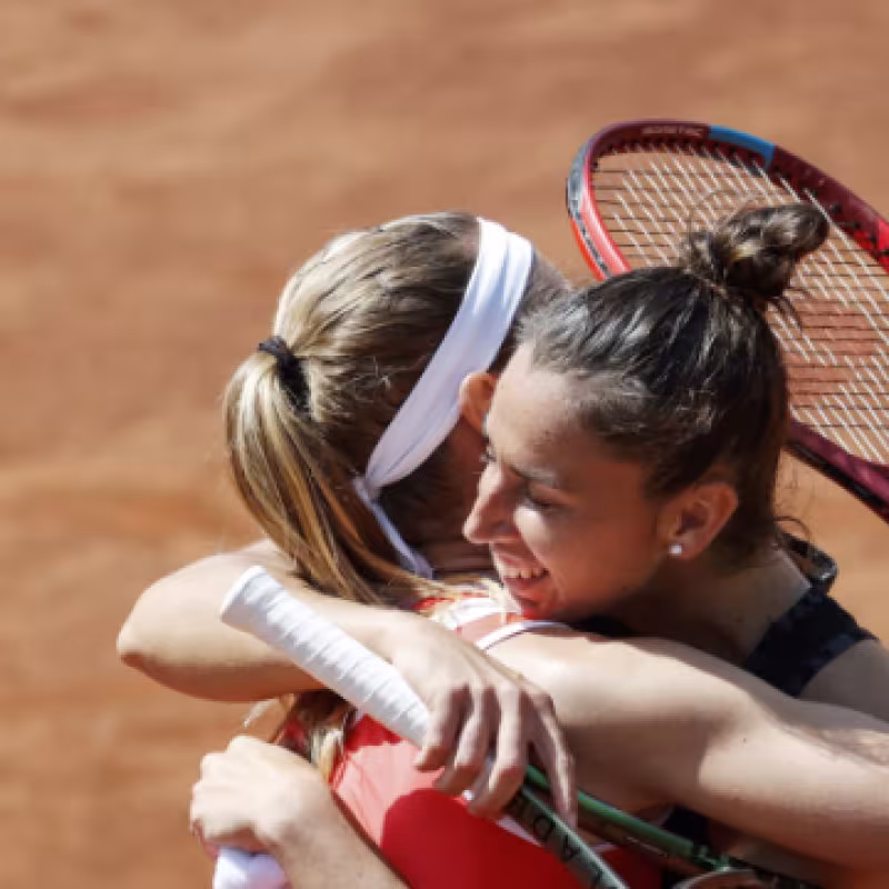 Sorribes y Bouzkova se coronan en el dobles de Estambul