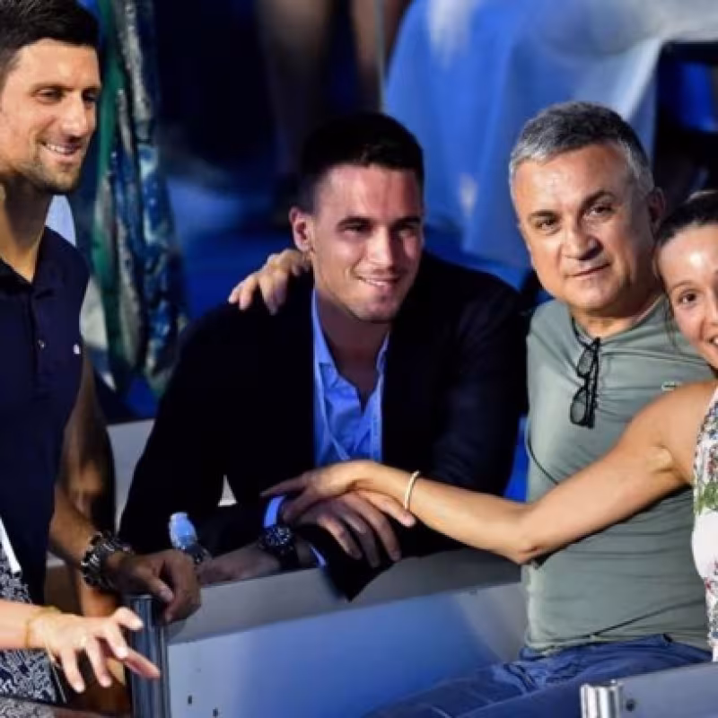 Srdjan Djokovic exige la libertad de Novak: "Lo tienen preso, vamos a luchar por él"