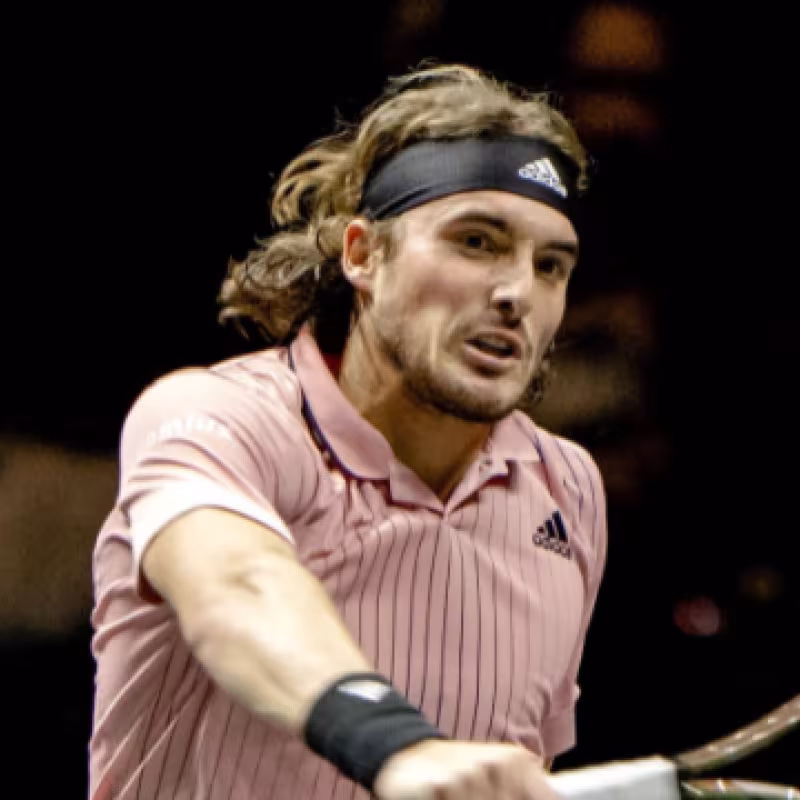 ATP Rotterdam 2022. Tsitsipas logra escaparse de un revoltoso Davidovich