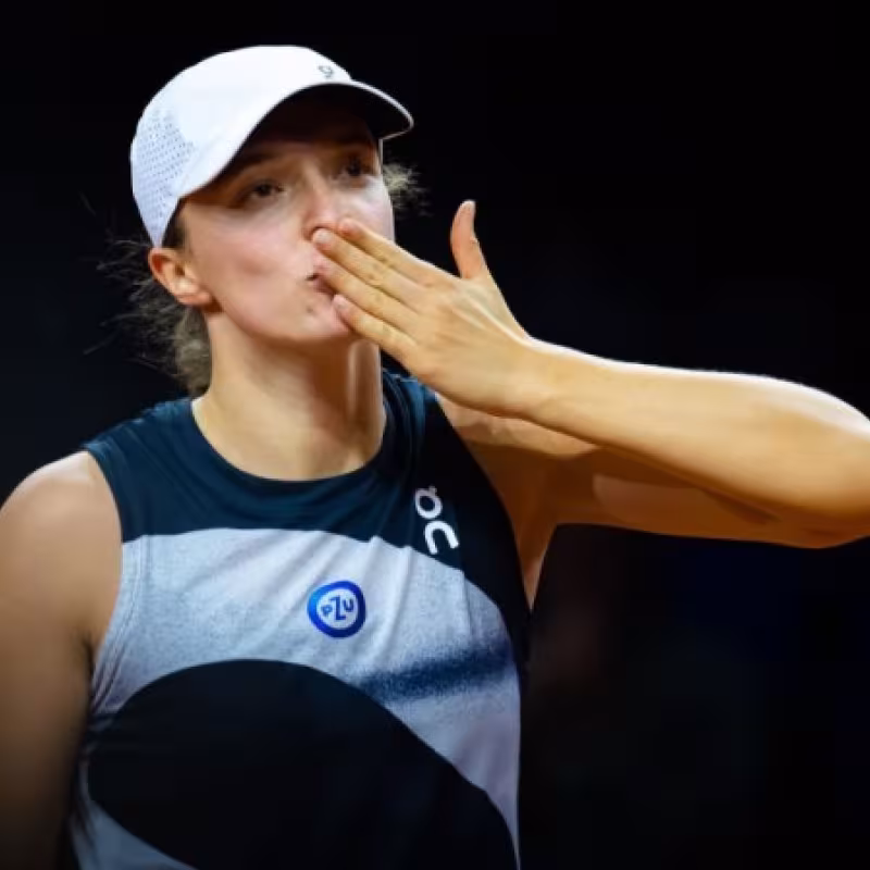 WTA Stuttgart 2023: Swiatek se salva de las arenas movedizas