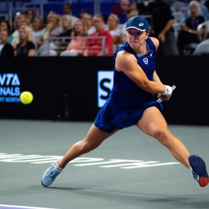 WTA Finals 2022: Swiatek maniata a Kasatkina en su debut