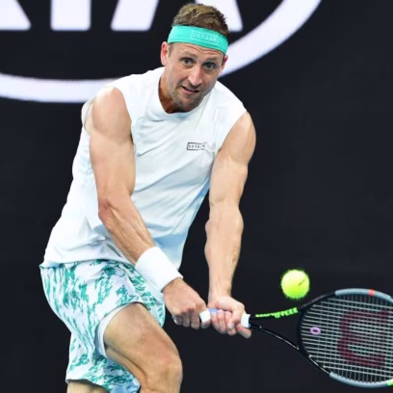 Tennys Sandgren es descalificado por dar un pelotazo a un juez de línea
