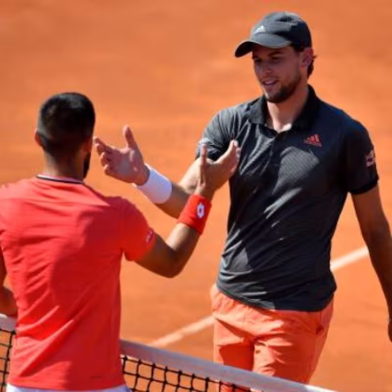 Thiem vence tras la retirada por lesión de Dzumhur