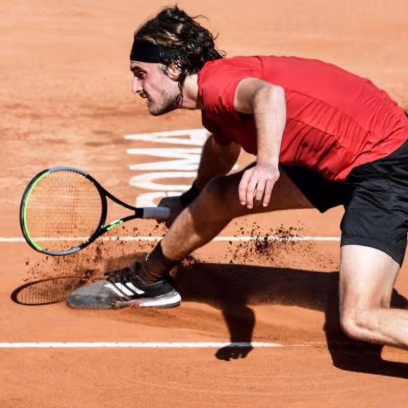 Tsitsipas vuelve a la senda de la victoria a costa de Marin Cilic