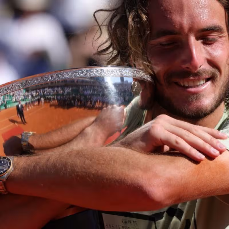 Tsitsipas se une a un selecto club tras vencer en Monte Carlo