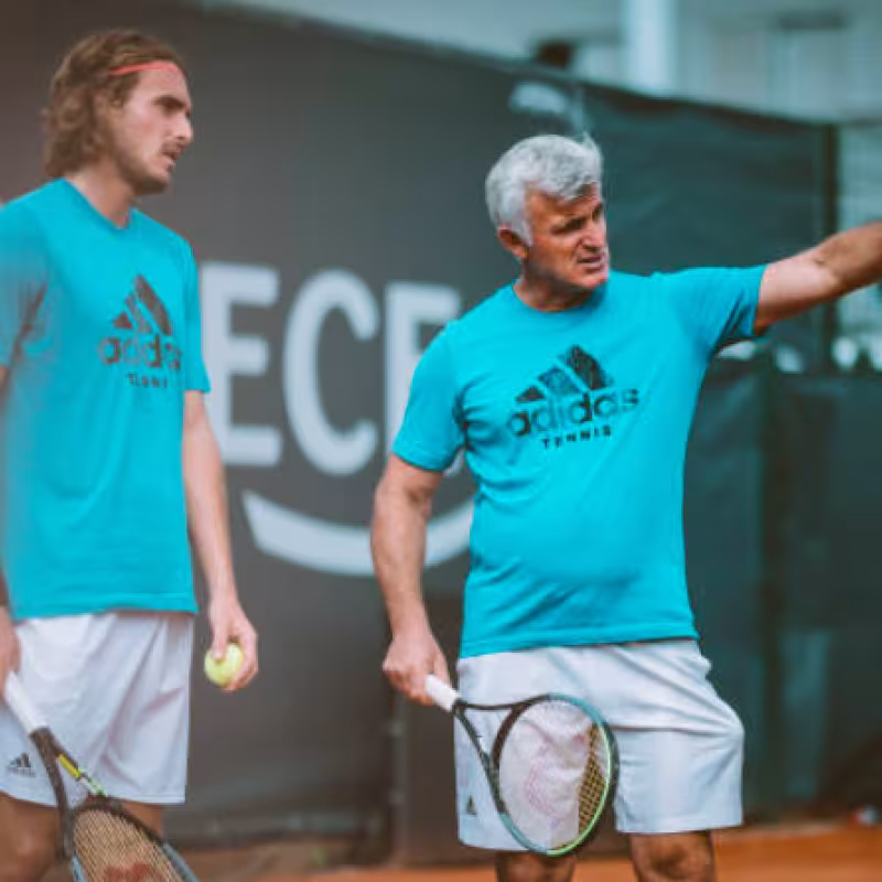 Tsitsipas se posiciona públicamente a favor del coaching