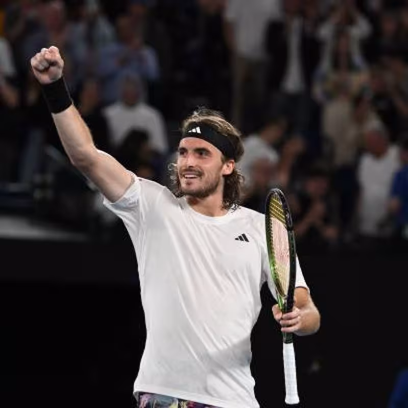 Tsitsipas y una divertida declaración: ¡invita a una famosa actriz a su próximo partido!