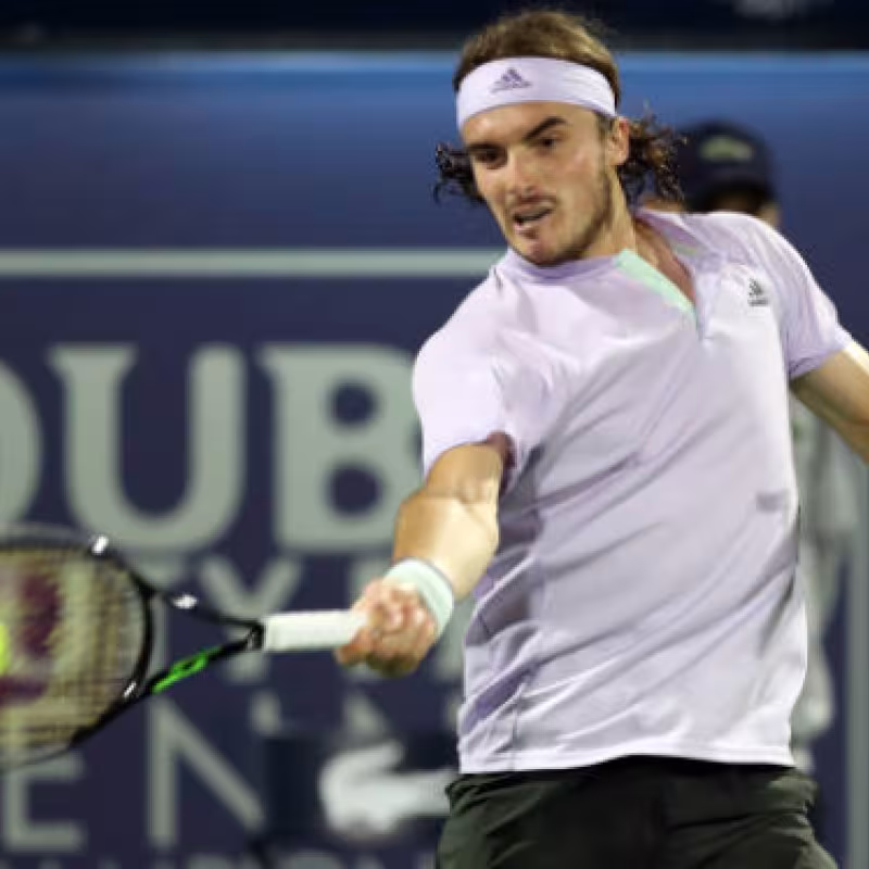 Tsitsipas y Mouratoglou lanzan una iniciativa para recaudar fondos de ayuda al tenis