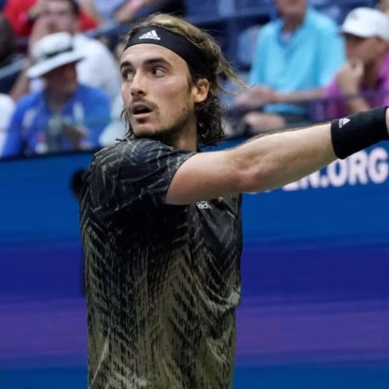 ¿Cuál es el principal problema por el que pasa Stefanos Tsitsipas? Foto: Getty
