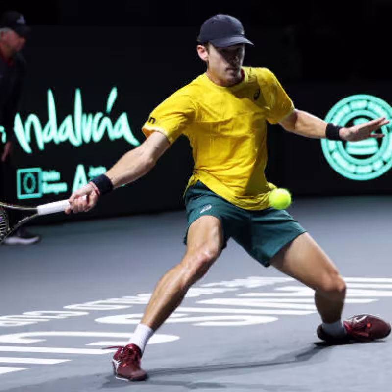 De Miñaur vence a Huesler y mantiene a Australia con vida