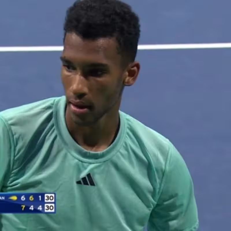 Auger-Aliassime sigue en caída libre y queda fuera del US Open a las primeras de cambio