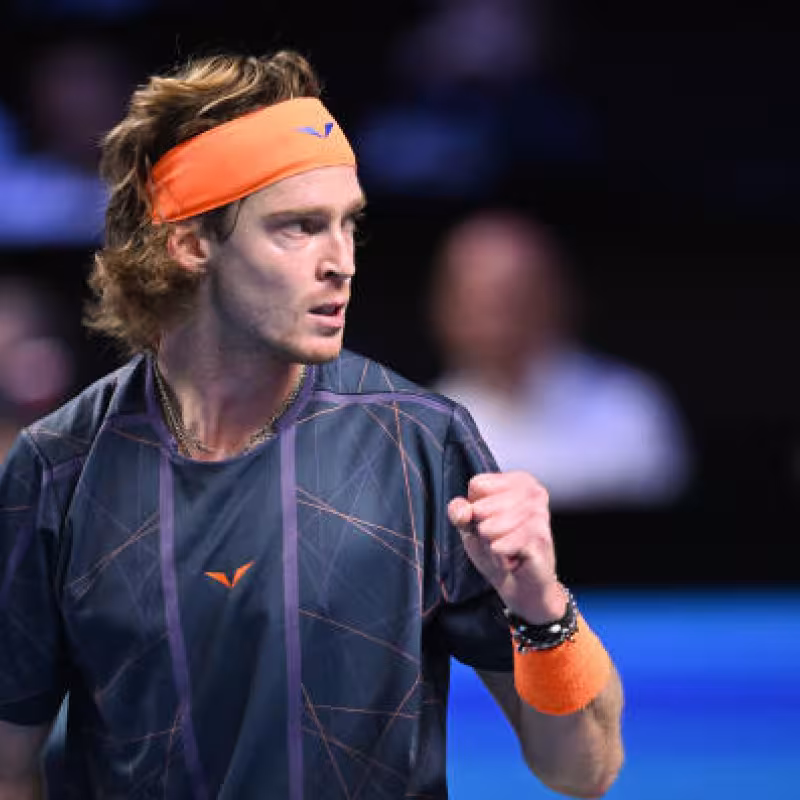 Rublev vuelve a firmar una consistente victoria en París