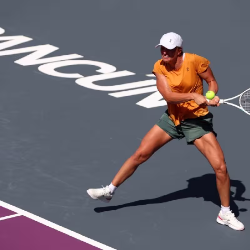 La última vergüenza de las WTA Finals: ¡se cuela arena en las pistas!