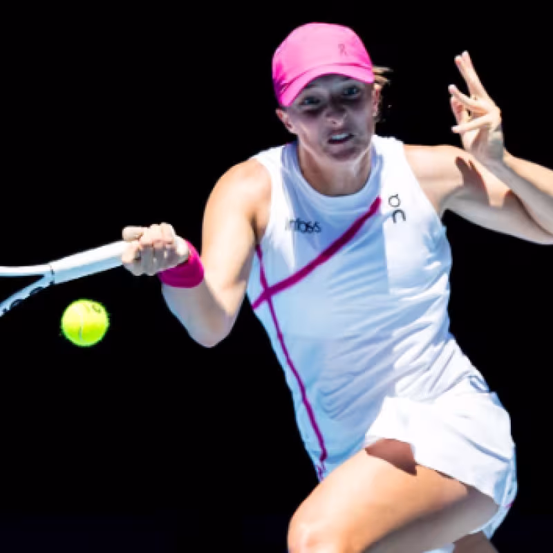 Swiatek se impone a Kenin en el duelo de campeonas