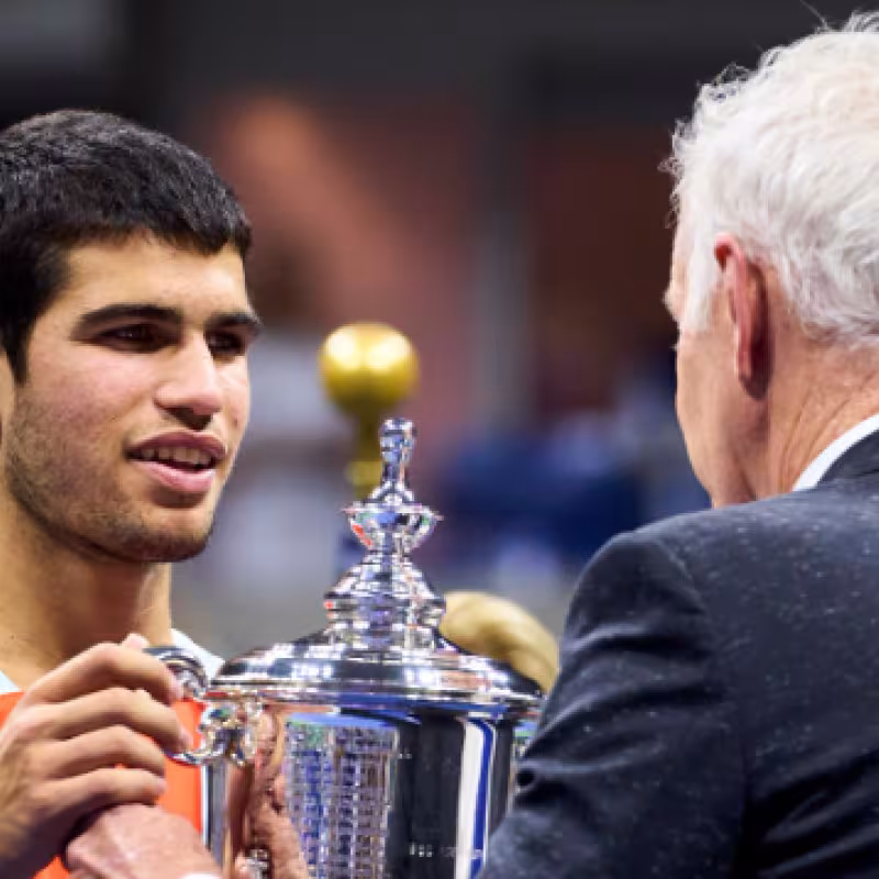 Carlos Alcaraz y John McEnroe en el pasado US Open 2022. Foto: Getty