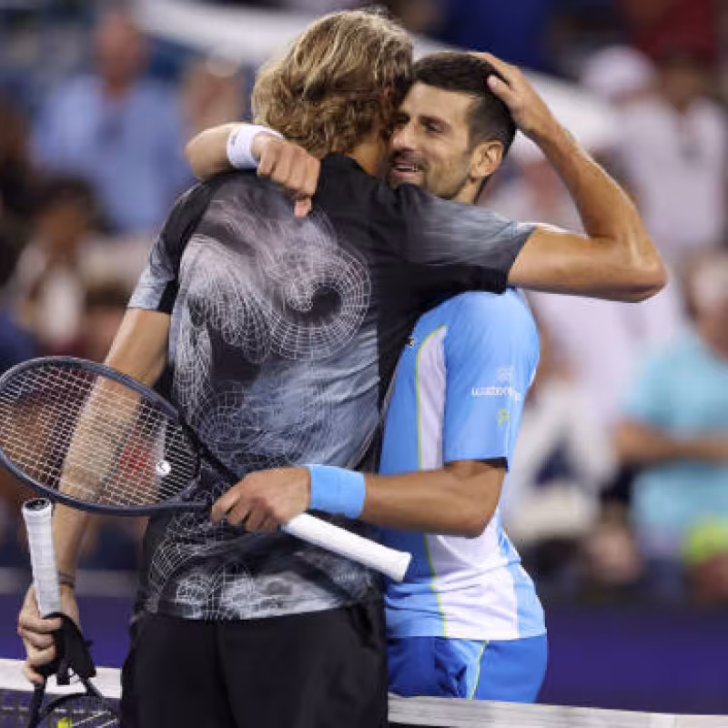 Alexander Zverev y Novak Djokovic en el US Open 2021. Foto: getty