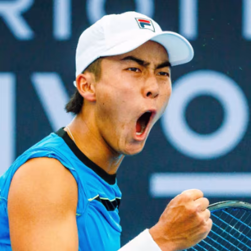 ATP Brisbane 2024. Hijikata firma una espectacular remontada ante Machac