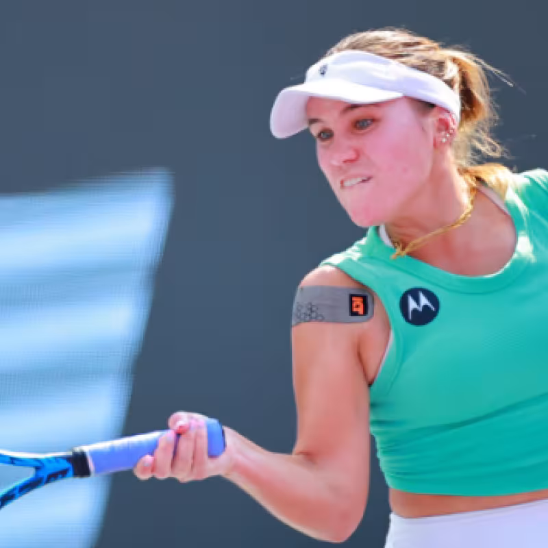 Kenin reacciona rápidamente a su despiste ante Leylah