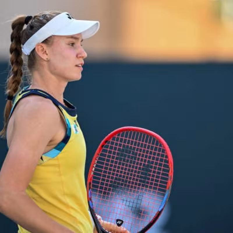 Rybakina vence a su bestia negra y avanza a la final en Abu Dhabi