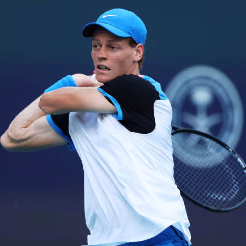 Jannik Sinner, esquiar ayuda en tenis. Foto: gettyimages