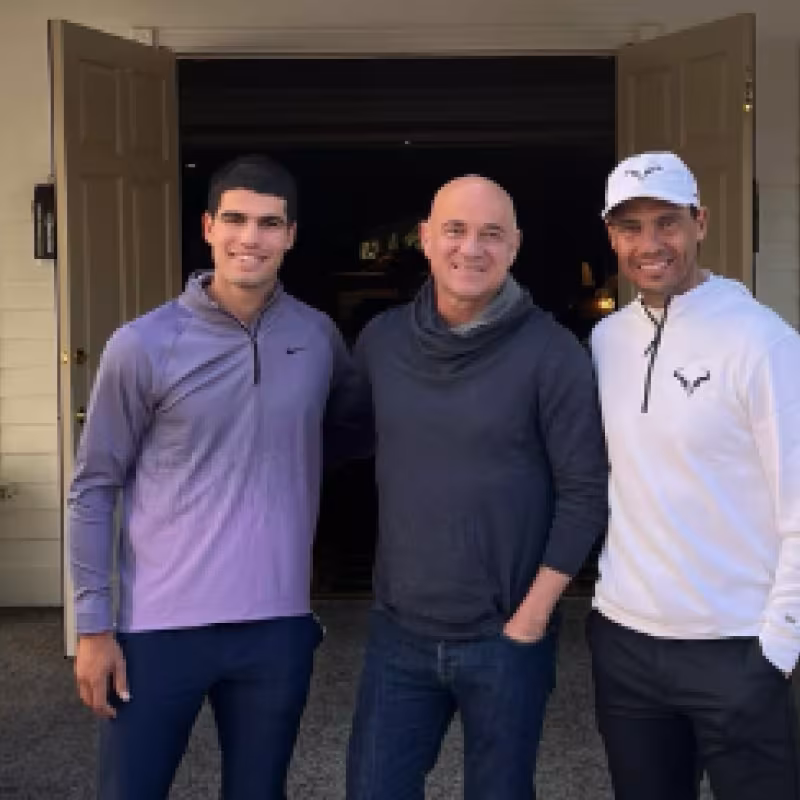 Carlos Alcaraz y Rafael Nadal en Las Vegas. Foto: Twitter