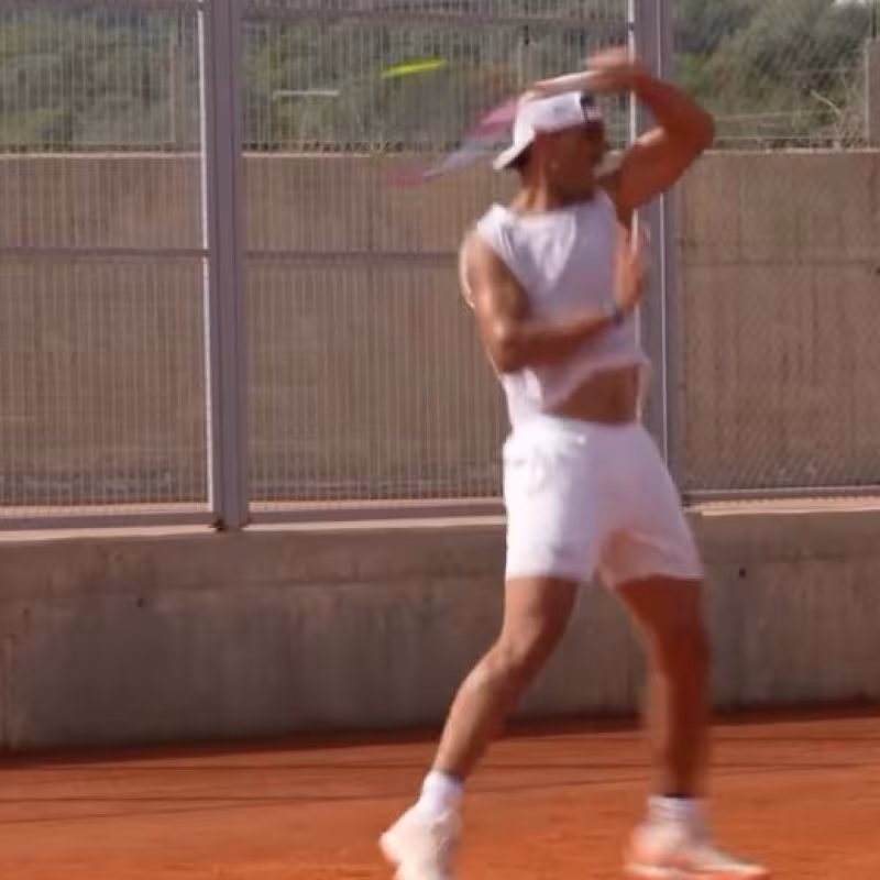 Rafael Nadal entrena sobre la arcilla. Foto: Instagram