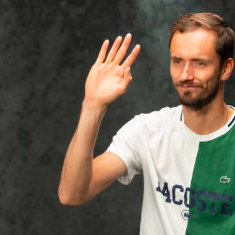 Daniil Medvedev saluda a la cámara. Fuente: Getty