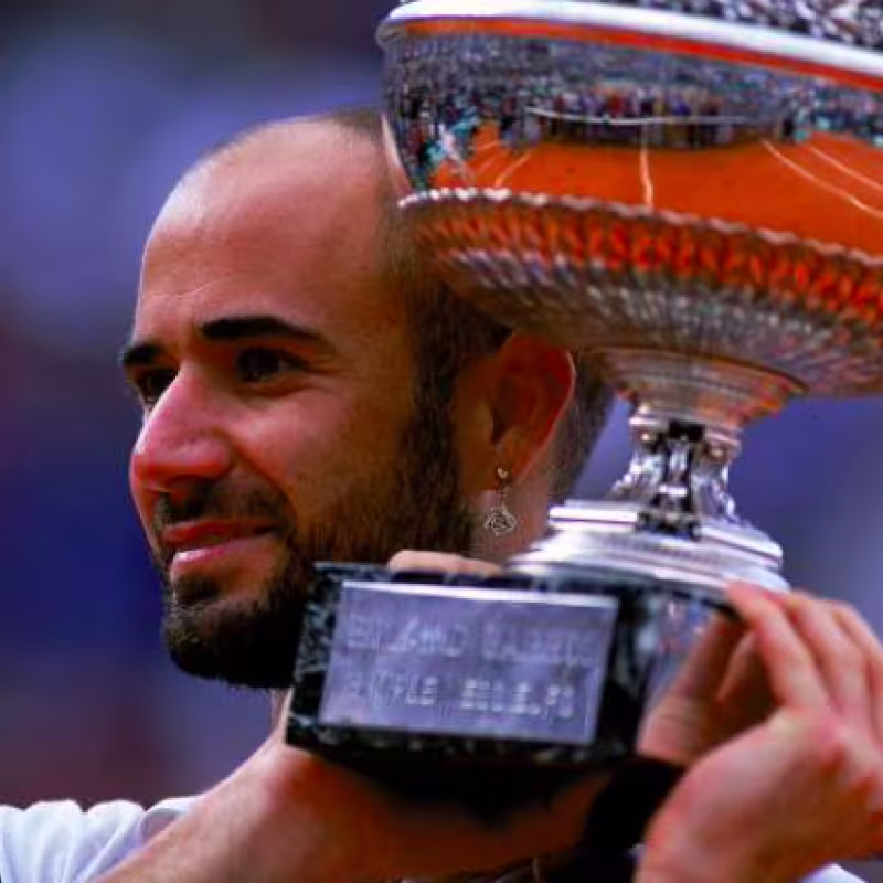 Andre Agassi levanta el título en Roland Garros 1999. Fuente: Getty