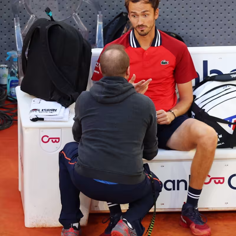 Medvedev se retira por lesión y Lehecka avanza directamente a semifinales en Madrid. Foto: Getty