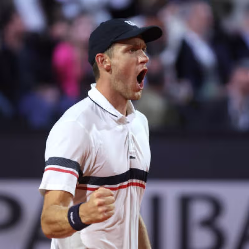 Nicolás Jarry gana a Tsitsipas en Roma. Foto: gettyimages