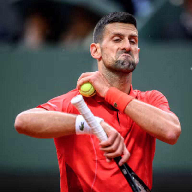 Novak Djokovic cae en el ATP Ginebra 2024. Foto: Getty