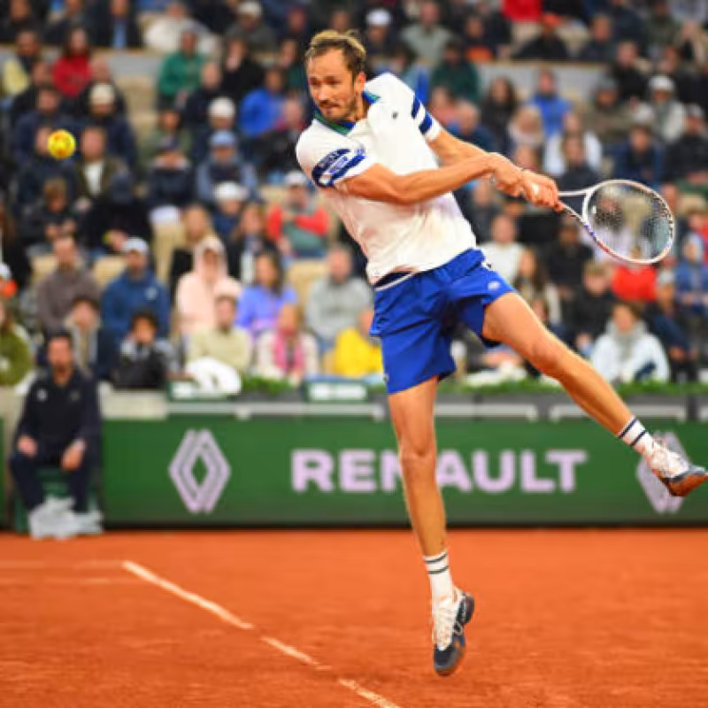 Un serio Medvedev sufre, pero acaba con un combativo Machac. Foto: Gettyimages