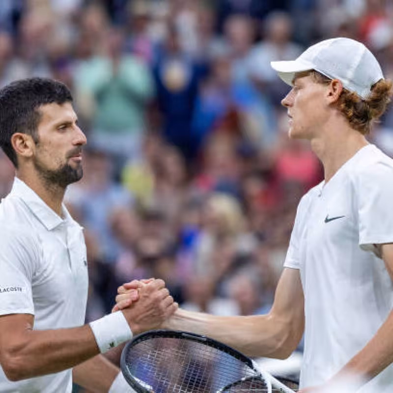 Djokovic y Sinner, en Wimbledon. Foto: gettyimages