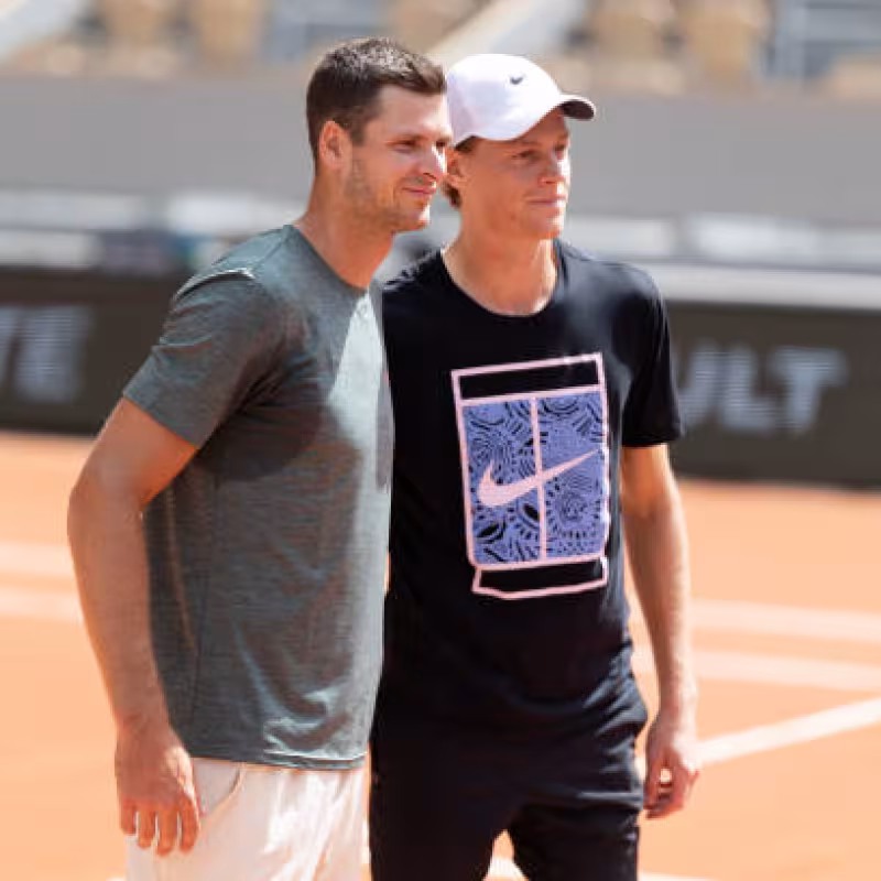 Hubert Hurkacz y Jannik Sinner. Foto: Getty