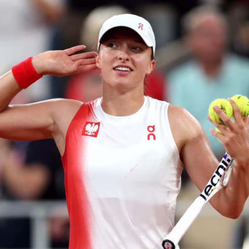 Swiatek restores order against Collins to reach the semifinals in Paris