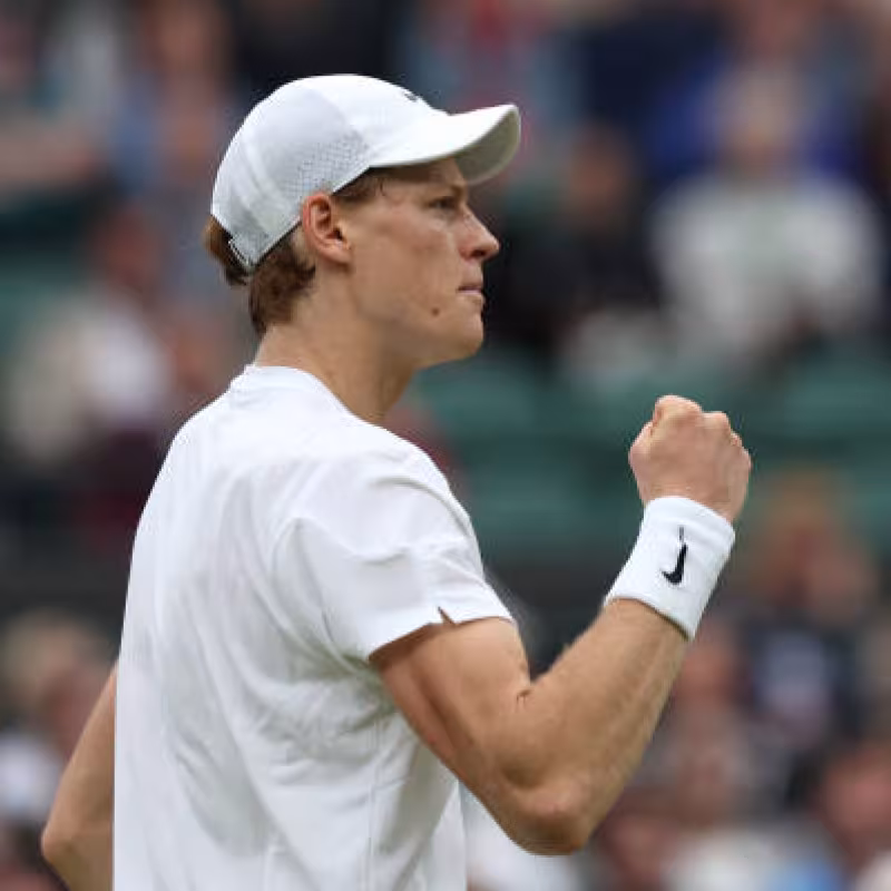 Jannik Sinner gana a Ben Shelton en Wimbledon 2024. Foto: Getty