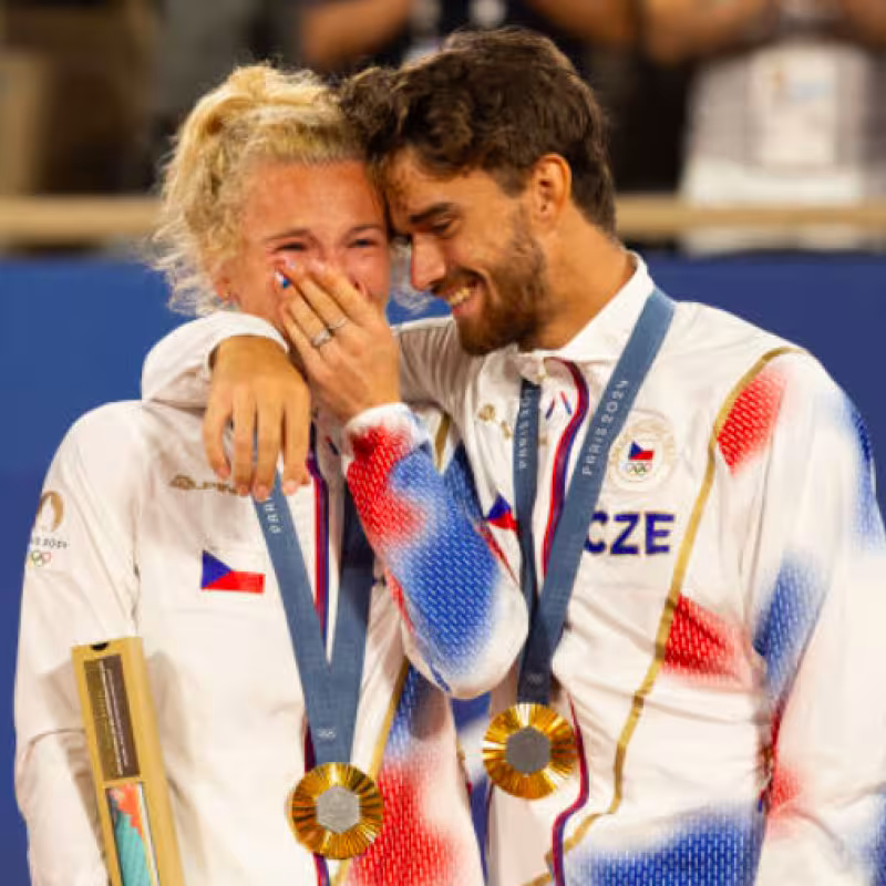 Siniakova and Machac respond to the million-dollar question: Are they together or not?