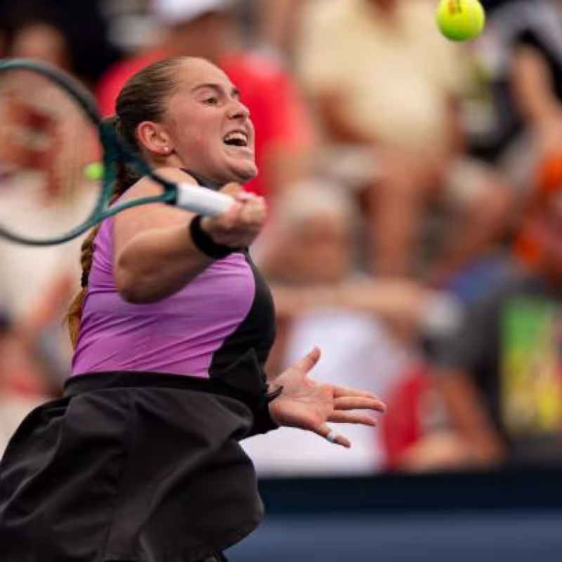 Jelena Ostapenko beats Paula Badosa at WTA Toronto 2024. Photo: Getty